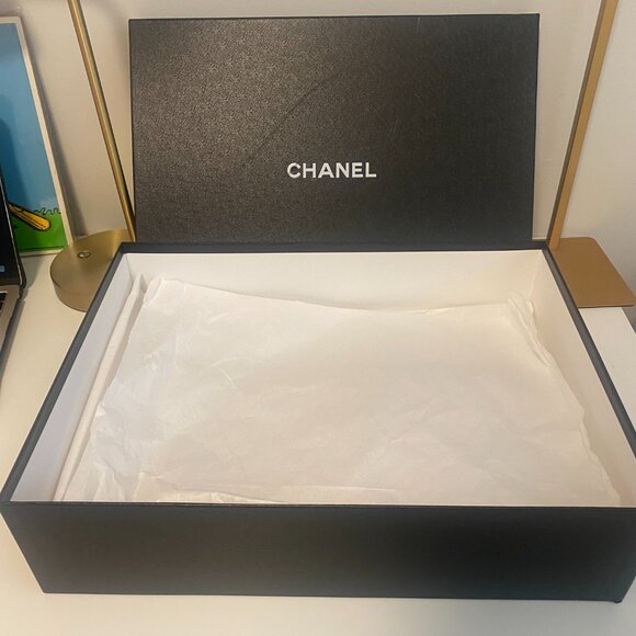 Authentic Chanel Large Box - Picture 6 of 13